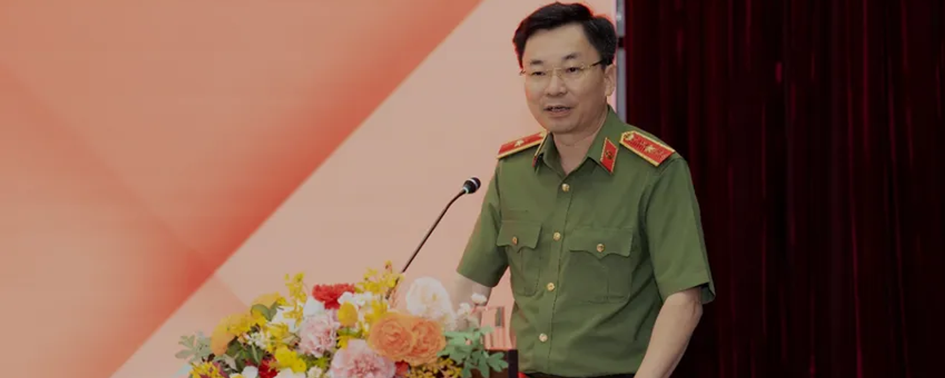 Thiếu tướng Trương Sơn Lâm phát biểu tại buổi gặp mặt với lãnh đạo chủ chốt của tổng công ty và các đơn vị trực thuộc - Sputnik Việt Nam, 1920, 15.06.2025