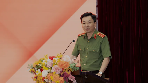 Thiếu tướng Trương Sơn Lâm phát biểu tại buổi gặp mặt với lãnh đạo chủ chốt của tổng công ty và các đơn vị trực thuộc - Sputnik Việt Nam