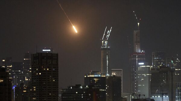 Dấu vết một quả đạn pháo trước khi bắn sang Tel Aviv, Israel - Sputnik Việt Nam