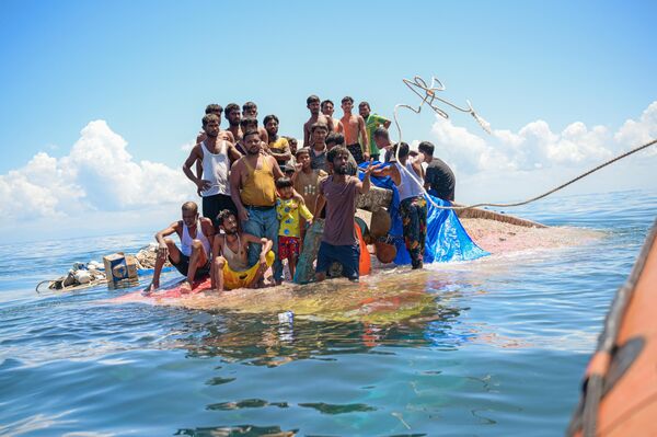 Reza Saifullah (Indonesia): Chiếc thuyền lật úp của người Rohingya - Sputnik Việt Nam