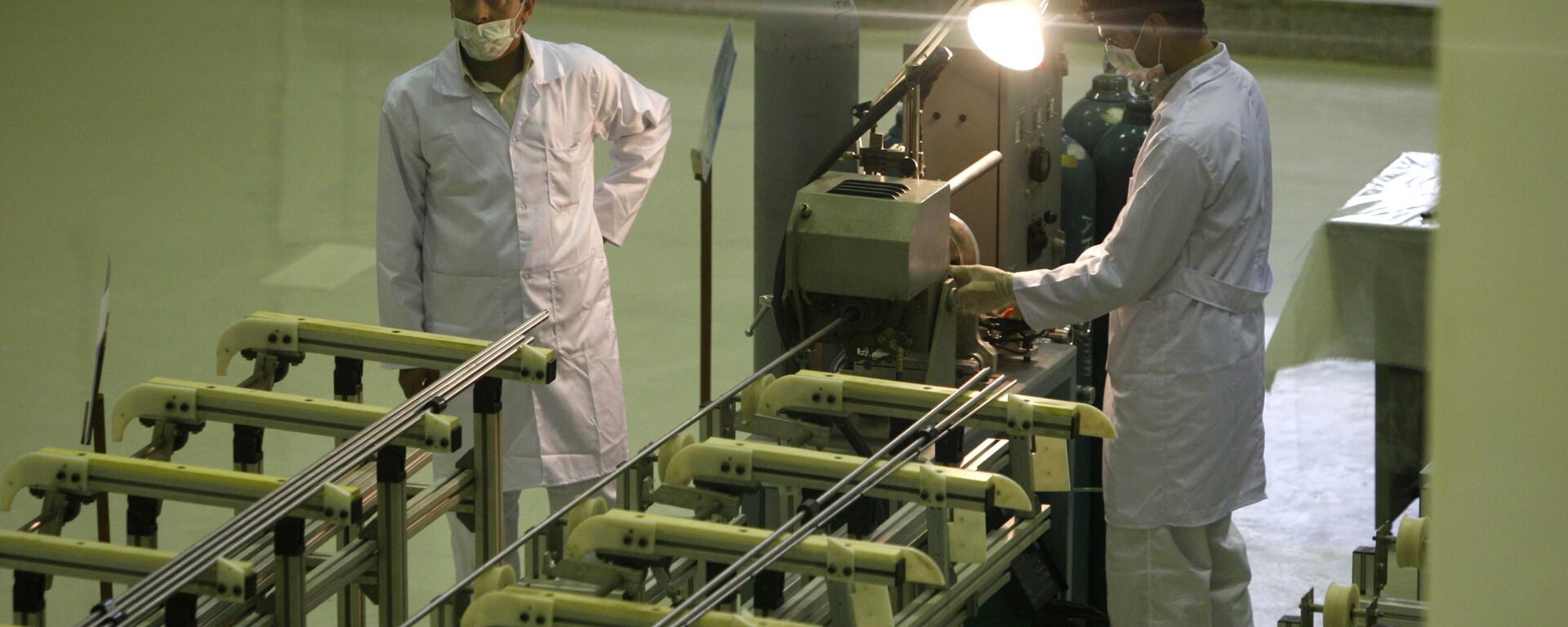 Công nhân một nhà máy sản xuất nhiên liệu uranium ở Iran - Sputnik Việt Nam, 1920, 30.03.2026