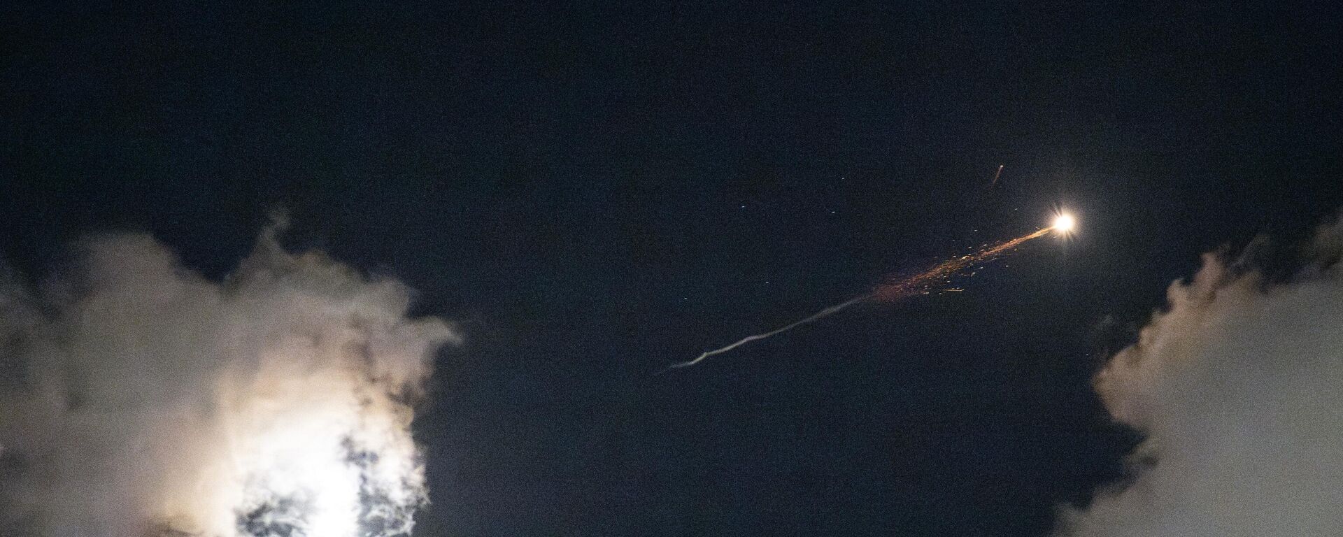 Iran tấn công trả đũa Israel - Sputnik Việt Nam, 1920, 19.06.2025
