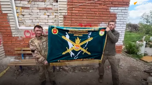 Một binh sĩ Nga đã thuyết phục được hai binh sĩ Ukraina đầu hàng chỉ bằng lời nói, không cần nổ súng - Sputnik Việt Nam