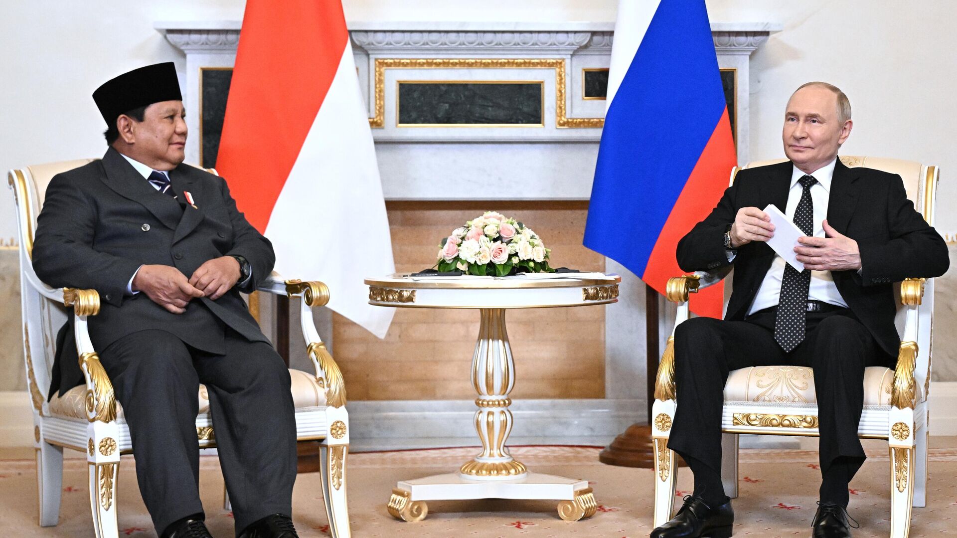 Tổng thống Vladimir Putin gặp Tổng thống Indonesia Prabowo Subianto Tổng thống Vladimir Putin gặp Tổng thống Indonesia Prabowo Subianto - Sputnik Việt Nam, 1920, 19.06.2025