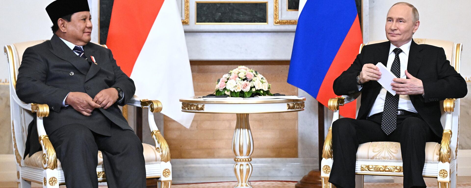 Tổng thống Vladimir Putin gặp Tổng thống Indonesia Prabowo Subianto Tổng thống Vladimir Putin gặp Tổng thống Indonesia Prabowo Subianto - Sputnik Việt Nam, 1920, 19.06.2025