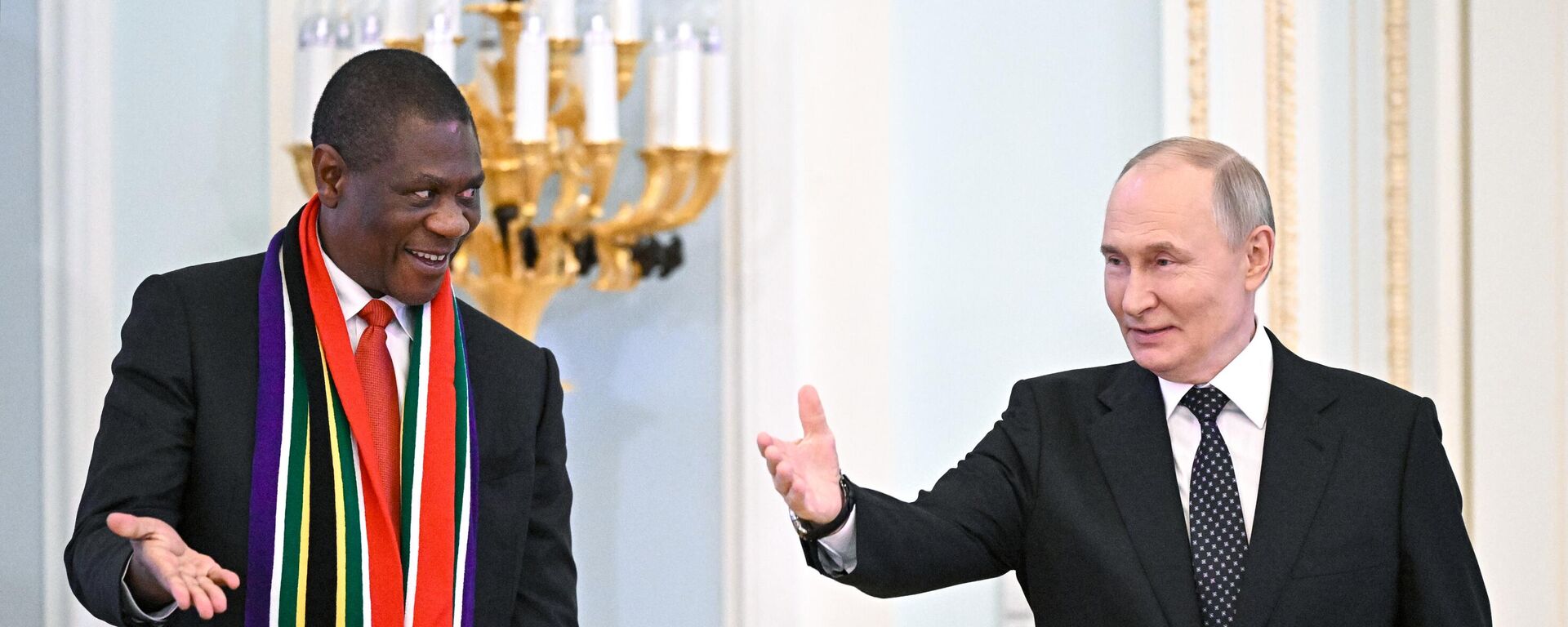 Tổng thống Vladimir Putin đã gặp Phó Tổng thống Nam Phi Paul Mashatile - Sputnik Việt Nam, 1920, 19.06.2025