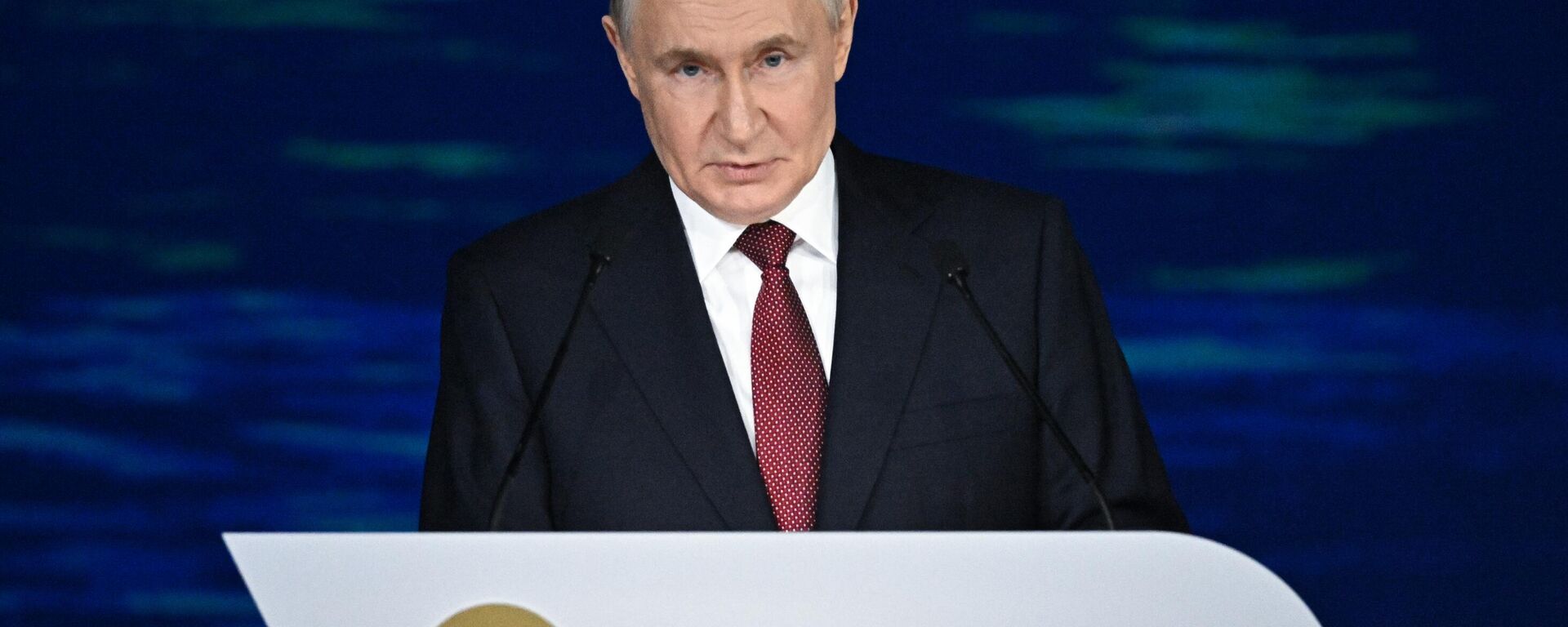 Tổng thống Nga Vladimir Putin tại phiên họp toàn thể của Diễn đàn Kinh tế Quốc tế St. Petersburg lần thứ XXVIII. - Sputnik Việt Nam, 1920, 20.06.2025
