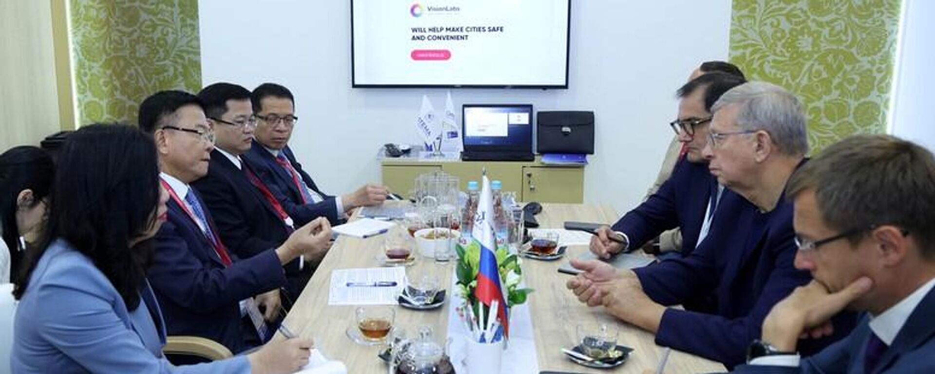 Phó Thủ tướng Lê Thành Long: Việt Nam hoan nghênh và sẵn sàng tạo các điều kiện thuận lợi để doanh nghiệp Nga tham gia, mở rộng đầu tư vào các lĩnh vực truyền thống - Sputnik Việt Nam, 1920, 20.06.2025