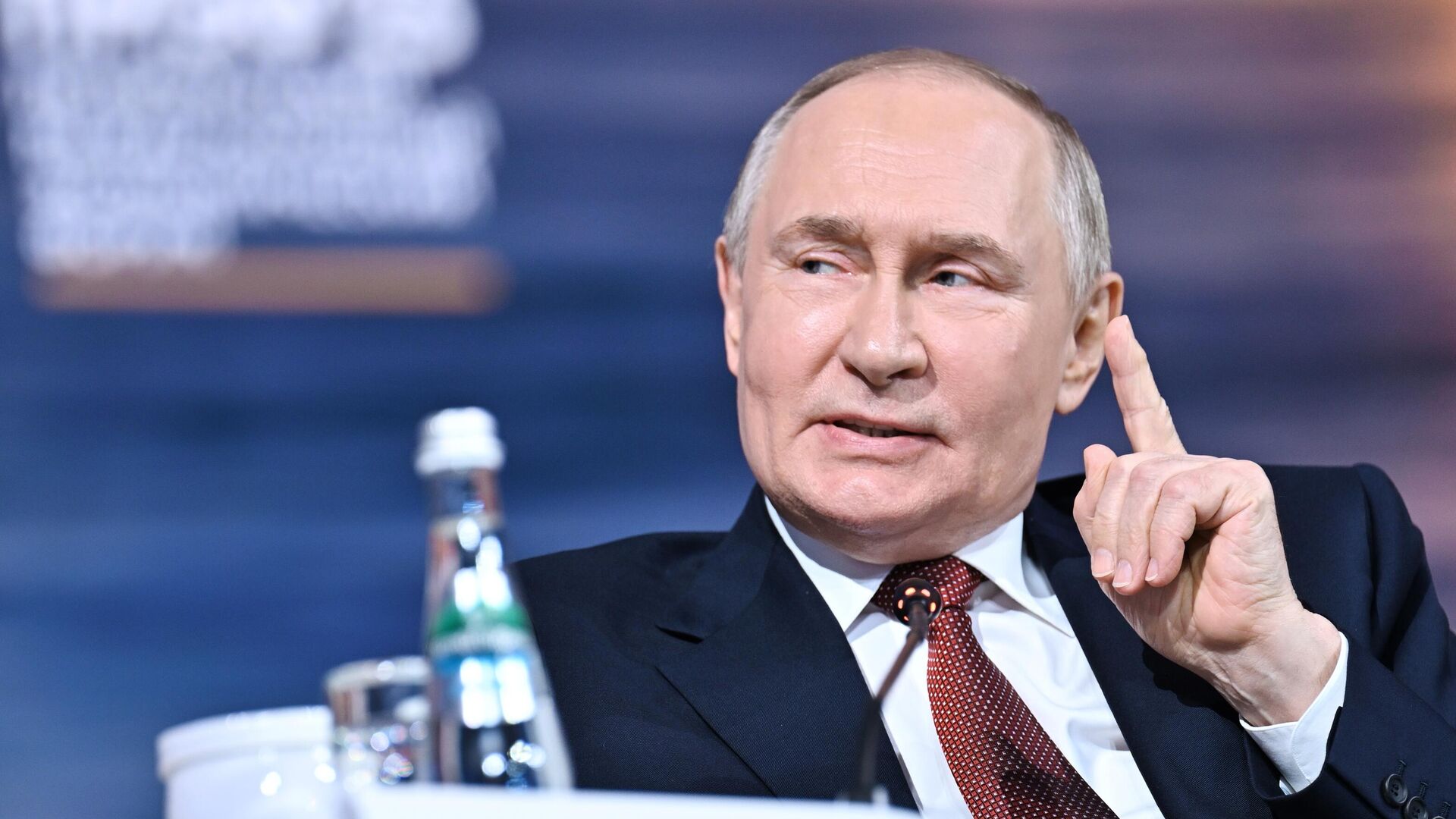 Tổng thống Nga Putin phát biểu tại phiên toàn thể của Diễn đàn Kinh tế Quốc tế St. Petersburg Tổng thống Nga Putin phát biểu tại phiên toàn thể của Diễn đàn Kinh tế Quốc tế St. Petersburg - Sputnik Việt Nam, 1920, 03.07.2025