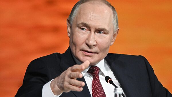 Tổng thống Nga Putin phát biểu tại phiên toàn thể của Diễn đàn Kinh tế Quốc tế St. Petersburg - Sputnik Việt Nam