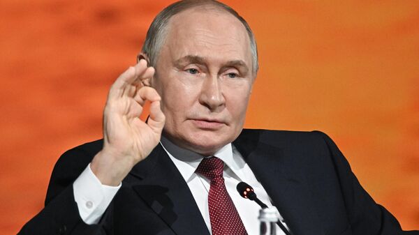 Tổng thống Nga Putin phát biểu tại phiên toàn thể của Diễn đàn Kinh tế Quốc tế St. Petersburg - Sputnik Việt Nam