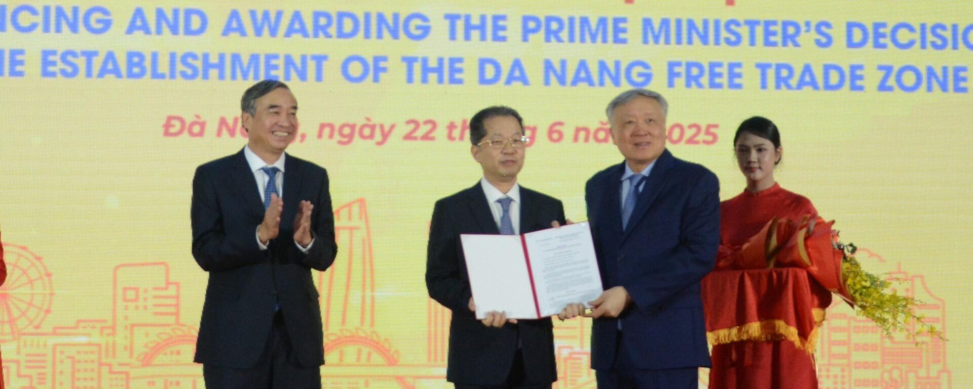 Trao Quyết định của Thủ tướng Chính phủ về thành lập Khu thương mại tự do Đà Nẵng - Sputnik Việt Nam, 1920, 22.06.2025