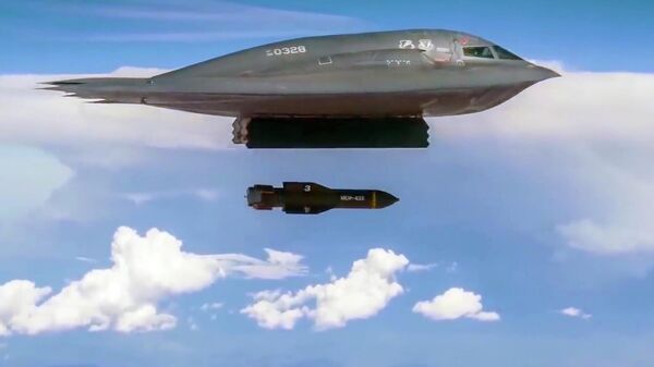 Máy bay ném bom B-2 Spirit thử nghiệm bom phá boongke GBU-57. Video tĩnh - Sputnik Việt Nam