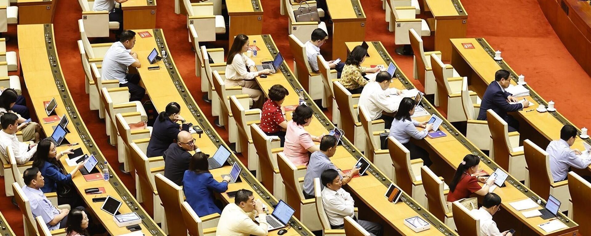 Quốc hội thảo luận về cơ chế xử lý khó khăn, vướng mắc do quy định của pháp luật - Sputnik Việt Nam, 1920, 27.06.2025