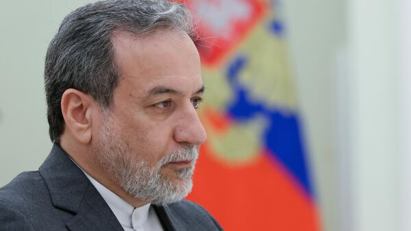 Ngoại trưởng Iran Abbas Araghchi trong cuộc gặp với Tổng thống Nga Vladimir Putin - Sputnik Việt Nam