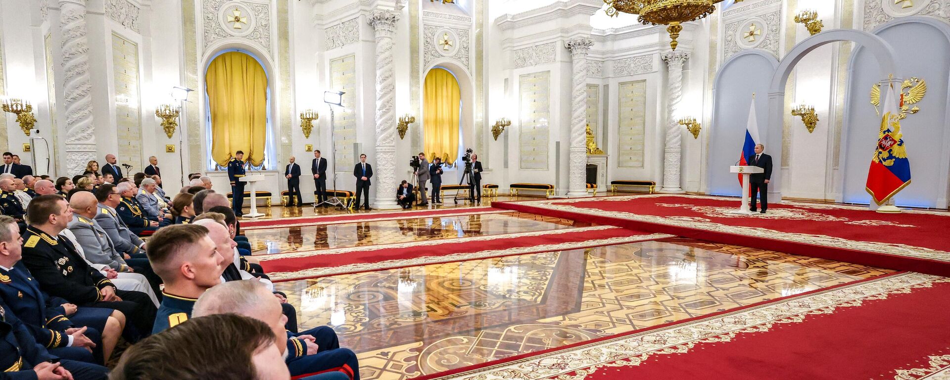 Tổng thống Vladimir Putin đã gặp gỡ các sinh viên tốt nghiệp các trường đại học về an ninh và quân sự - Sputnik Việt Nam, 1920, 23.06.2025