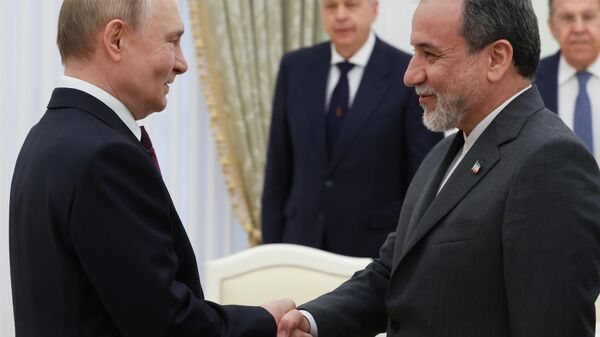 Tổng thống Vladimir Putin đã gặp Bộ trưởng Ngoại giao Iran Abbas Araghchi - Sputnik Việt Nam