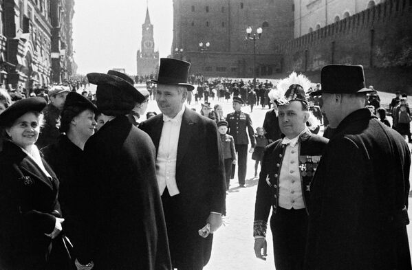 Các vị khách quốc tế tham dự Lễ diễu binh Chiến thắng. Moskva, 24/6/1945 - Sputnik Việt Nam