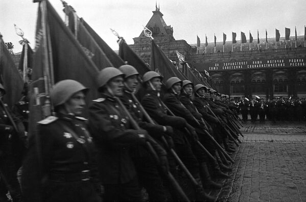 Lễ diễu binh Chiến thắng trên Quảng trường Đỏ 24/6/1945 - Sputnik Việt Nam