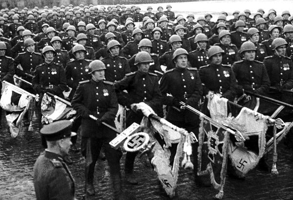 Lễ diễu binh Chiến thắng trên Quảng trường Đỏ 24/6/1945 - Sputnik Việt Nam