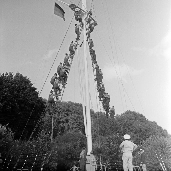 Các thủy thủ ở Hamburg Blankenese, Đức, năm 1950 - Sputnik Việt Nam