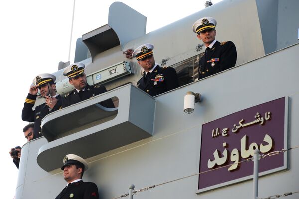 Các thành viên của phái đoàn Iran trên boong khu trục hạm từ đội tàu chiến của Hải quân Iran - Sputnik Việt Nam
