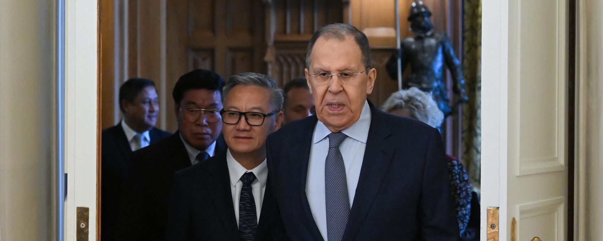 Cuộc hội đàm giữa Bộ trưởng Ngoại giao Nga S. Lavrov và Bộ trưởng Ngoại giao Lào Thongsavanh Phomvihane - Sputnik Việt Nam, 1920, 26.06.2025
