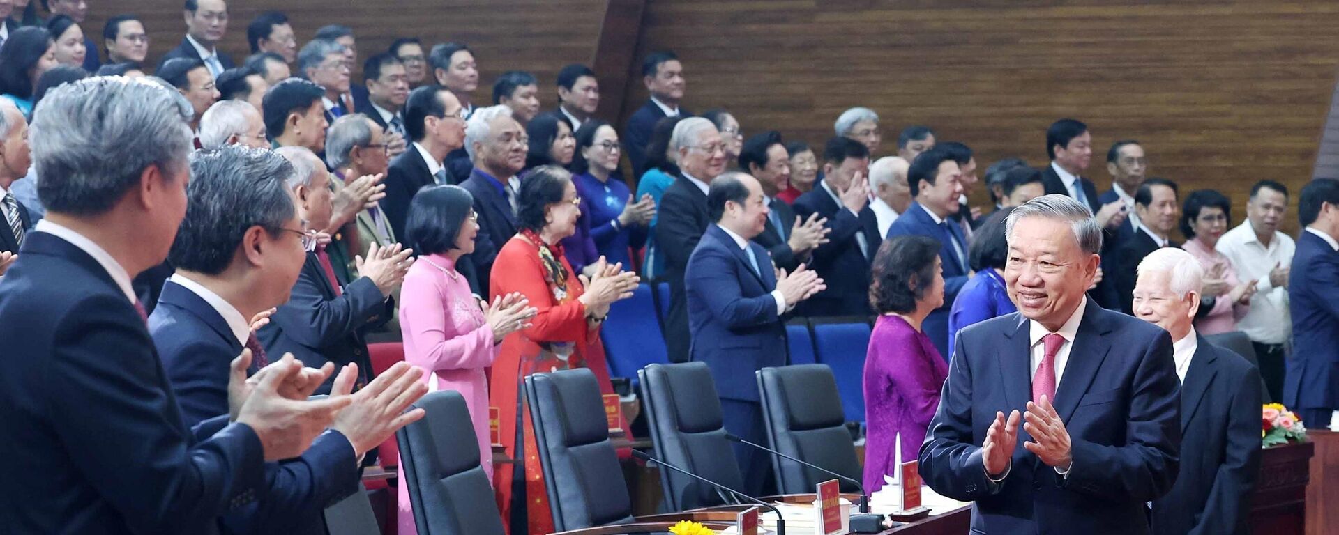Tổng Bí thư Tô Lâm dự Lễ công bố các nghị quyết, quyết định của Trung ương về sáp nhập đơn vị hành chính tại Thành phố Hồ Chí Minh - Sputnik Việt Nam, 1920, 30.06.2025