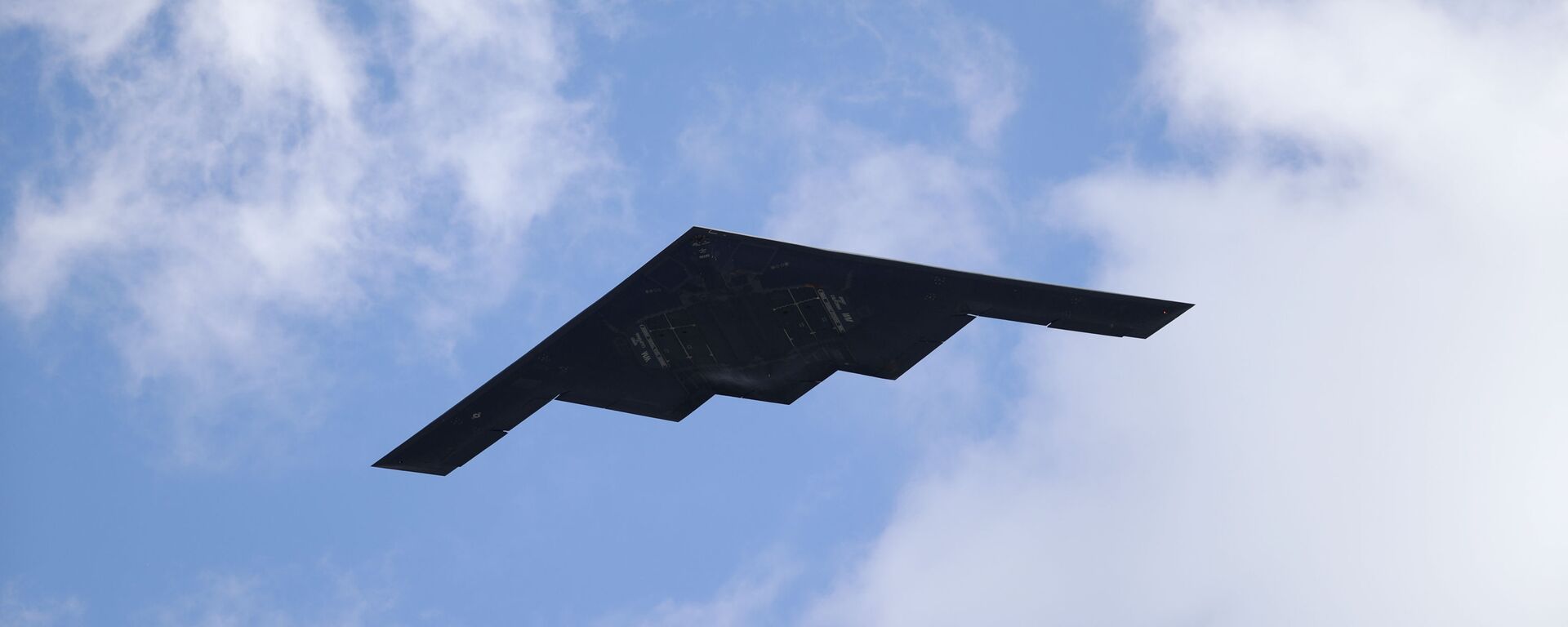 Máy bay ném bom của Mỹ B-2 Spirit - Sputnik Việt Nam, 1920, 30.06.2025