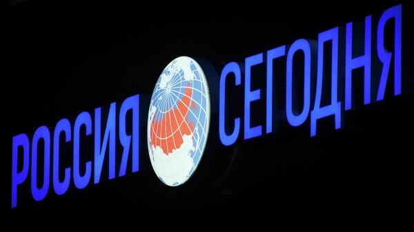 Biển hiệu của hãng thông tấn quốc tế Russiya Segodnya ở lối vào tòa nhà của hãng thông tấn. - Sputnik Việt Nam