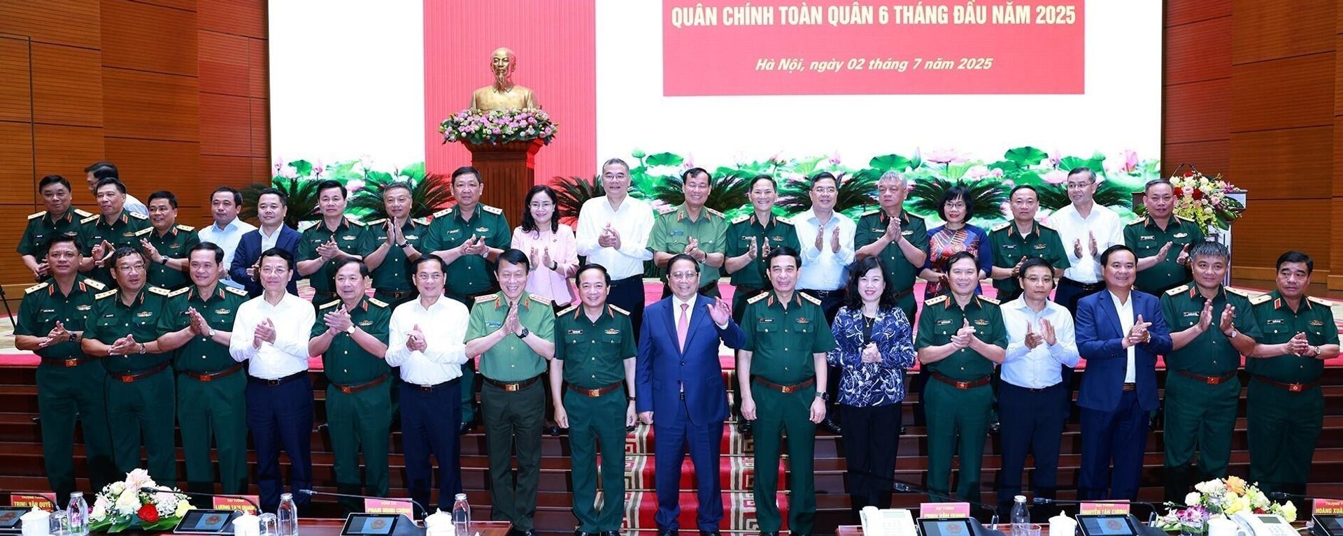 Thủ tướng dự Hội nghị Quân chính toàn quân 6 tháng đầu năm 2025 - Sputnik Việt Nam, 1920, 03.07.2025