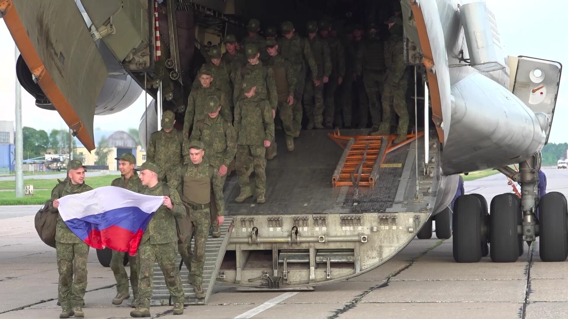 Lính Nga được thả khỏi nơi giam giữ của Ukraina Lính Nga được thả khỏi nơi giam giữ của Ukraina - Sputnik Việt Nam, 1920, 07.07.2025