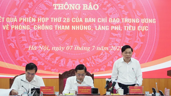 Ông Đặng Văn Dũng, Phó Trưởng Ban Nội chính Trung ương, thông tin về kết quả 6 tháng đầu 2025 - Sputnik Việt Nam