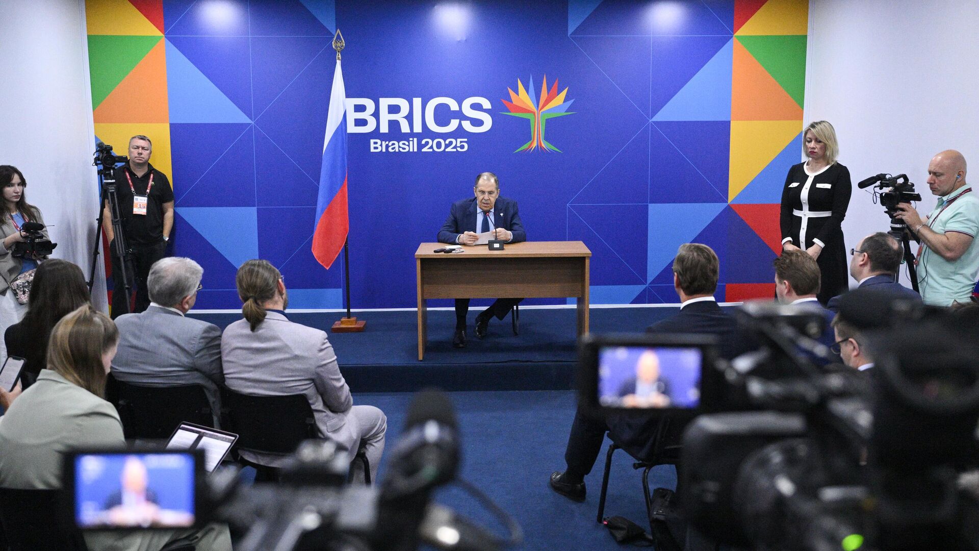 Buổi họp báo của Bộ trưởng Ngoại giao Nga Sergey Lavrov tại hội nghị thượng đỉnh BRICS XVII - Sputnik Việt Nam, 1920, 08.07.2025