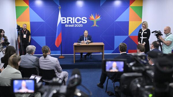 Buổi họp báo của Bộ trưởng Ngoại giao Nga Sergey Lavrov tại hội nghị thượng đỉnh BRICS XVII - Sputnik Việt Nam