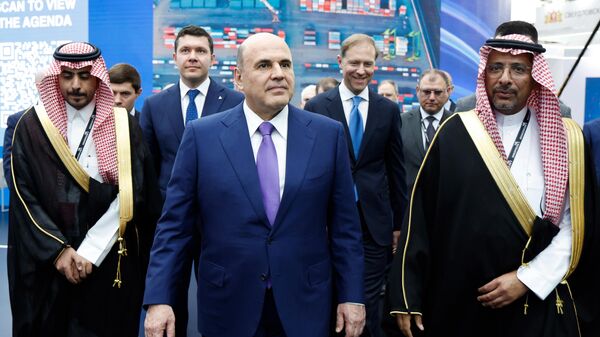 Thủ tướng Nga Mikhail Mishustin thị sát Triển lãm công nghiệp quốc tế Innoprom tại Yekaterinburg - Sputnik Việt Nam
