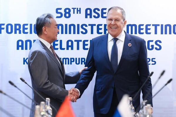 Bộ trưởng Ngoại giao Nga Sergey Lavrov tham dự Hội nghị lần thứ 15 Ngoại trưởng các nước thành viên Hội nghị Cấp cao Đông Á Bộ trưởng Ngoại giao Nga Sergey Lavrov tham dự Hội nghị lần thứ 15 Ngoại trưởng các nước thành viên Hội nghị Cấp cao Đông Á - Sputnik Việt Nam