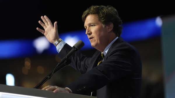 Nhà báo Mỹ Tucker Carlson - Sputnik Việt Nam