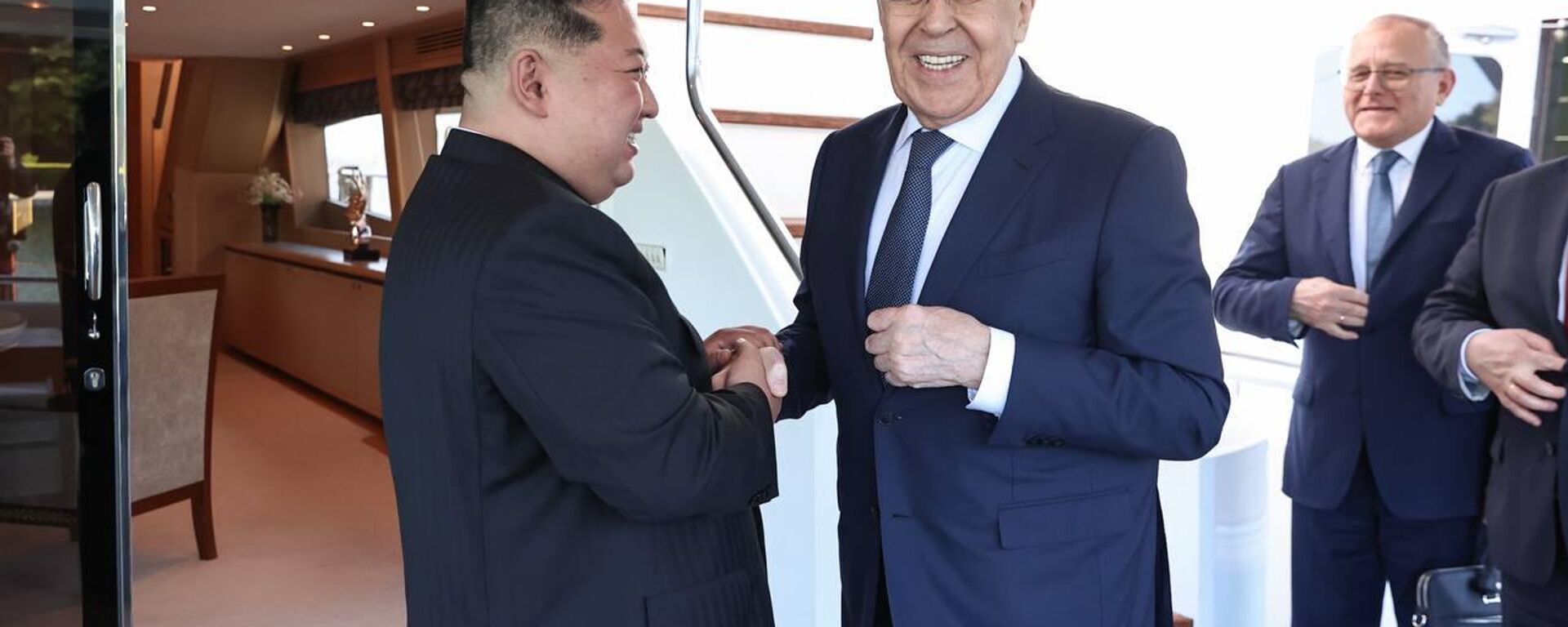Bộ trưởng Ngoại giao Nga được ông Kim Jong-un tiếp đón trong chuyến thăm CHDCND Triều Tiên - Sputnik Việt Nam, 1920, 12.07.2025