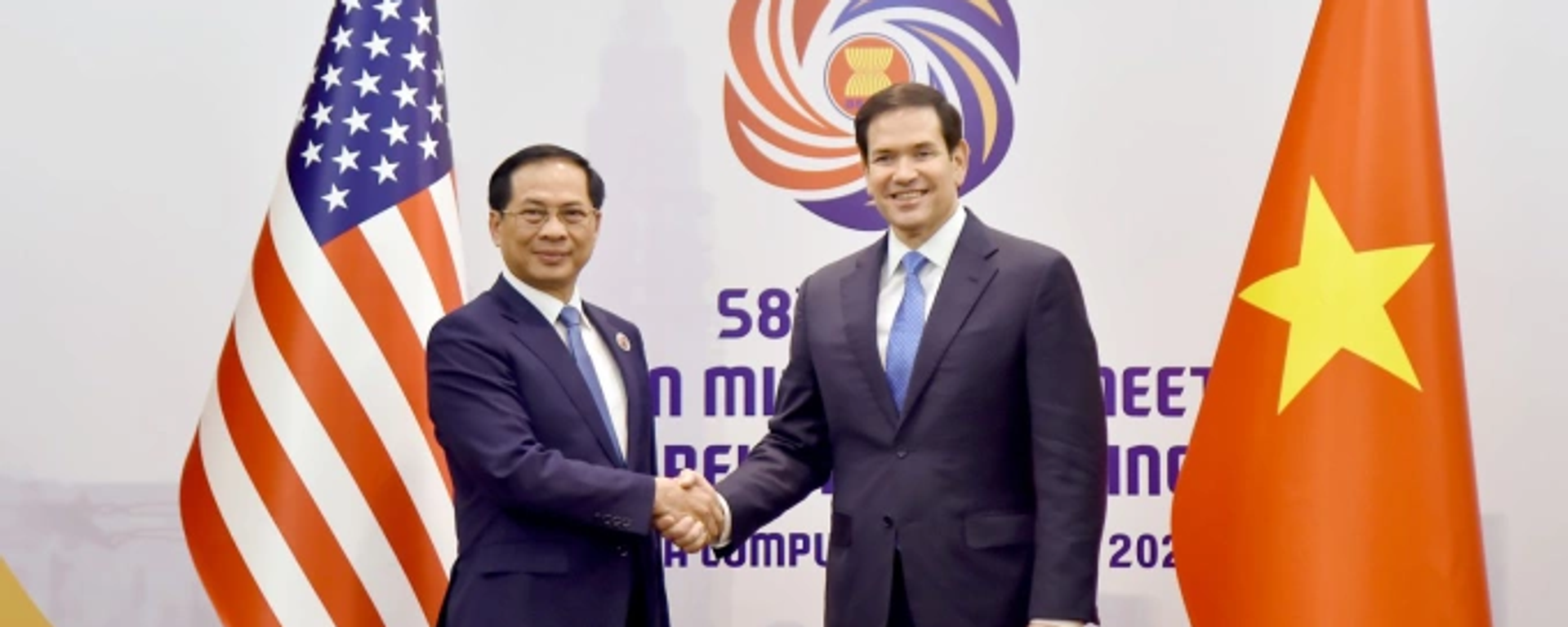 Phó thủ tướng, Bộ trưởng Ngoại giao Bùi Thanh Sơn gặp Ngoại trưởng Mỹ Marco Rubio tại Kuala Lumpur, Malaysia hôm 11/7 - Sputnik Việt Nam, 1920, 12.07.2025