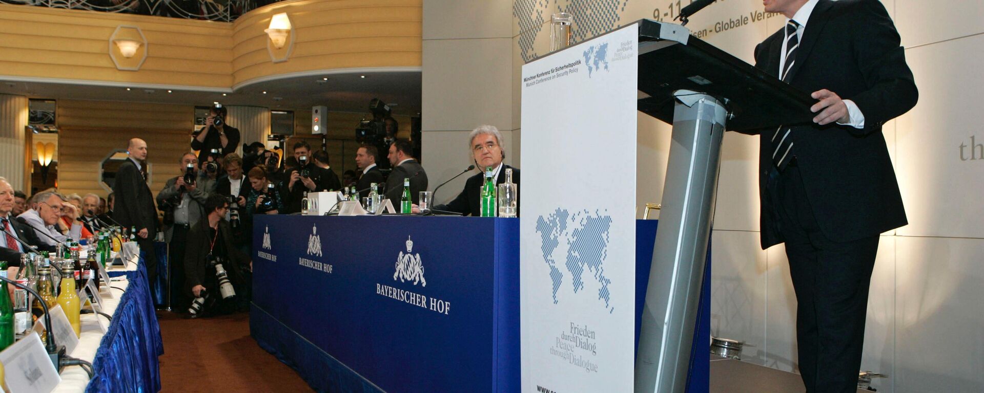 Tổng thống Nga Vladimir Putin phát biểu tại Hội nghị lần thứ 43 về chính sách an ninh ở Munich - Sputnik Việt Nam, 1920, 13.07.2025