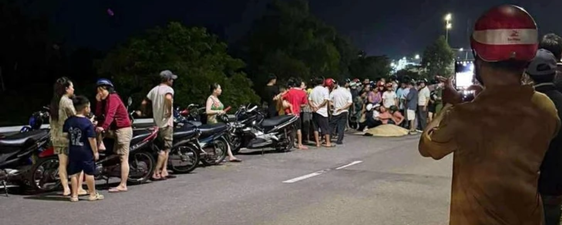 Hiện trường vụ tai nạn làm đại úy P.H.V. chết tại chỗ - Sputnik Việt Nam, 1920, 13.07.2025