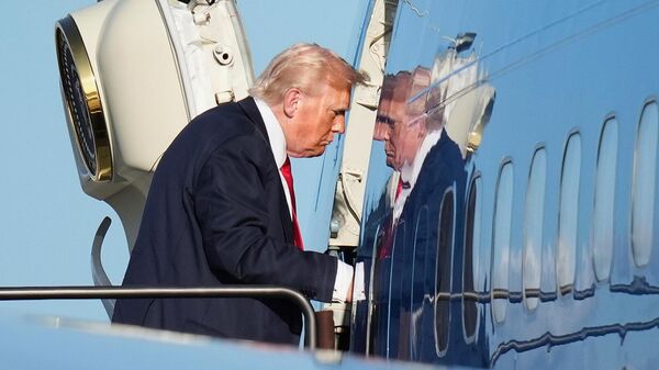 Tổng thống Mỹ Donald Trump lên máy bay - Sputnik Việt Nam