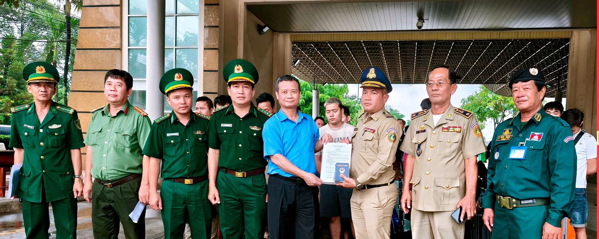 
Cơ quan chức năng Campuchia thực hiện các thủ tục bàn giao 45 công dân Việt Nam cho đại diện lực lượng chức năng Tây Ninh.


 - Sputnik Việt Nam, 1920, 17.07.2025