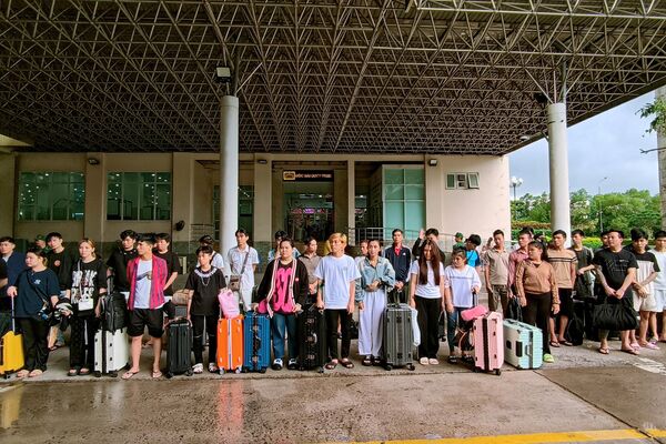 45 công dân được lực lượng chức năng Campuchia bàn giao cho lực lượng chức năng Tây Ninh. 45 công dân được lực lượng chức năng Campuchia bàn giao cho lực lượng chức năng Tây Ninh. - Sputnik Việt Nam