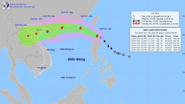 Hướng di chuyển chuyển của bão lúc 1h 00 ngày 19/7.

 - Sputnik Việt Nam