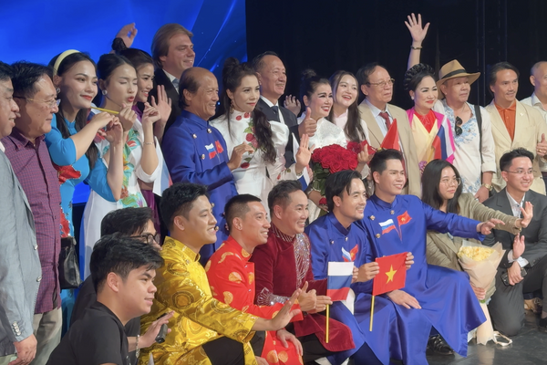 Chương trình nghệ thuật “Bản trường ca hữu nghị Việt – Nga” tại Moskva Chương trình nghệ thuật “Bản trường ca hữu nghị Việt – Nga” tại Moskva - Sputnik Việt Nam