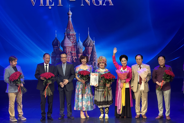 Chương trình nghệ thuật “Bản trường ca hữu nghị Việt – Nga” tại Moskva Chương trình nghệ thuật “Bản trường ca hữu nghị Việt – Nga” tại Moskva - Sputnik Việt Nam
