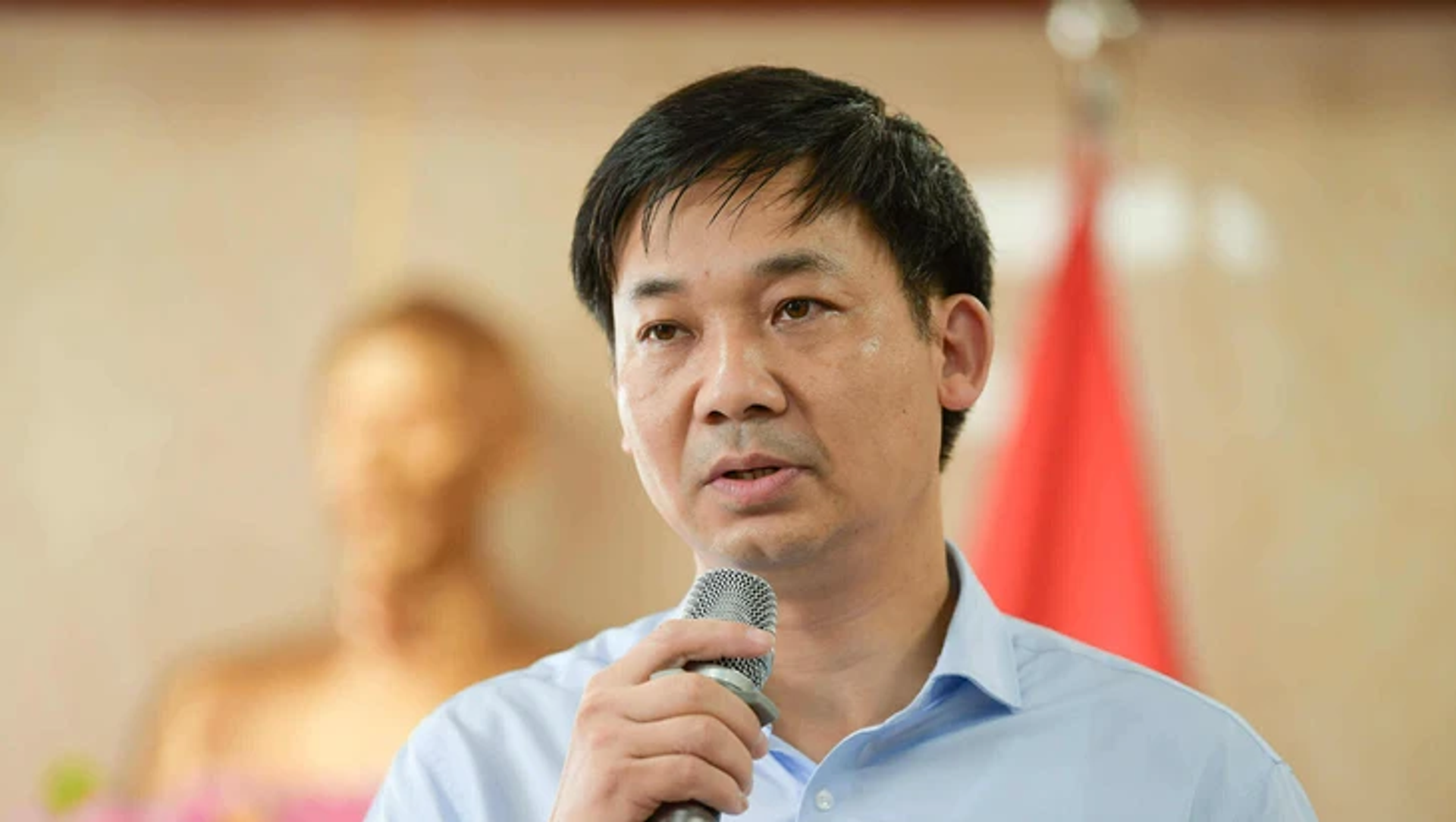 Ông Nguyễn Văn Công, phó chủ tịch UBND tỉnh Quảng Ninh, tại họp báo Ông Nguyễn Văn Công, phó chủ tịch UBND tỉnh Quảng Ninh, tại họp báo - Sputnik Việt Nam, 1920, 20.07.2025