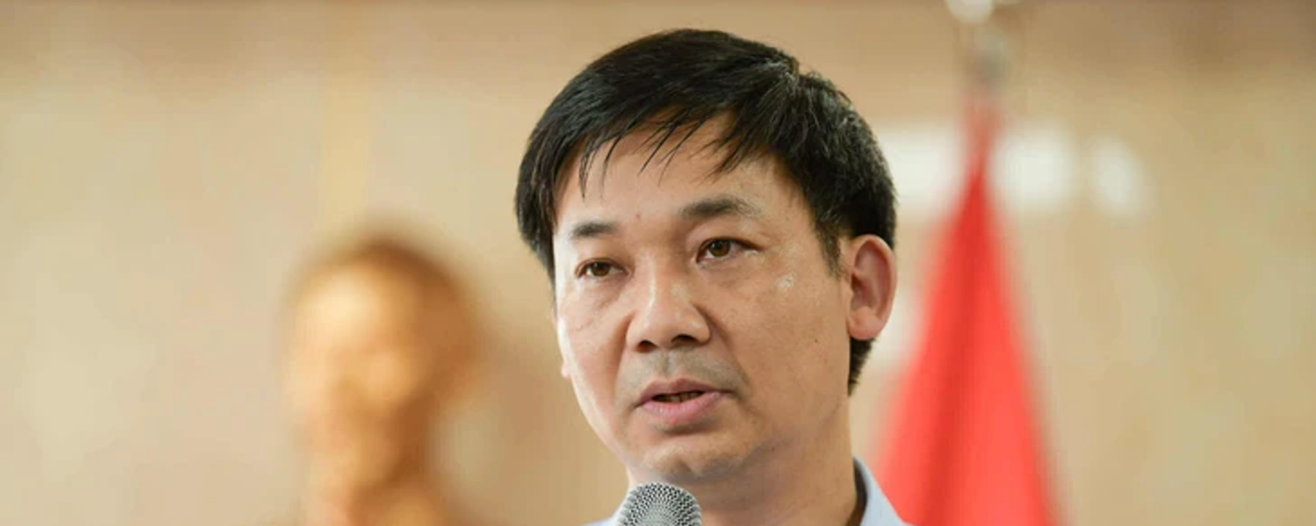 Ông Nguyễn Văn Công, phó chủ tịch UBND tỉnh Quảng Ninh, tại họp báo - Sputnik Việt Nam, 1920, 20.07.2025